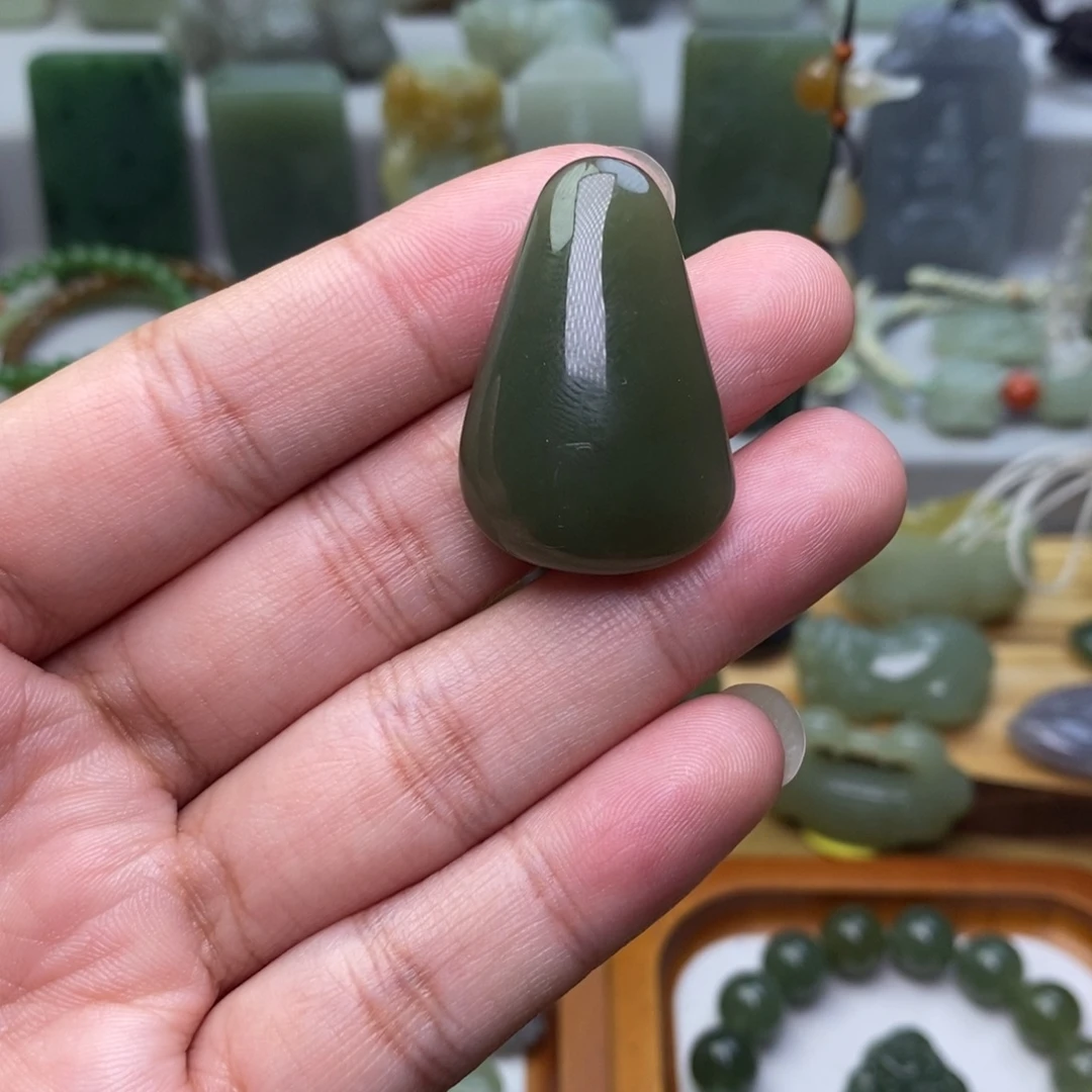 和田玉未镶嵌颈饰有包容介意慎拍