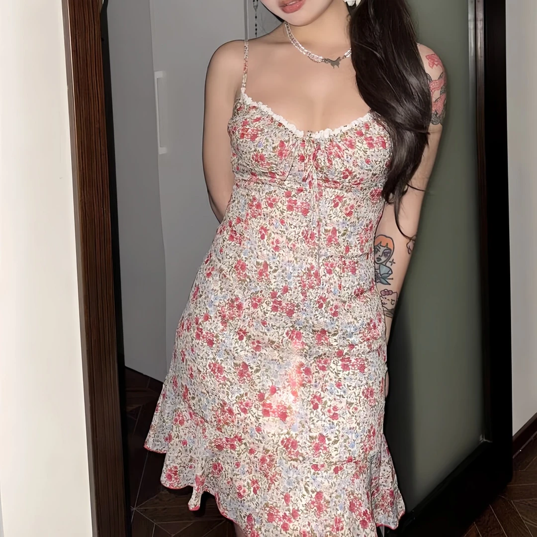 法式海边度假吊带连衣裙V领花边拼接系带荷叶边修身碎花迷你短裙