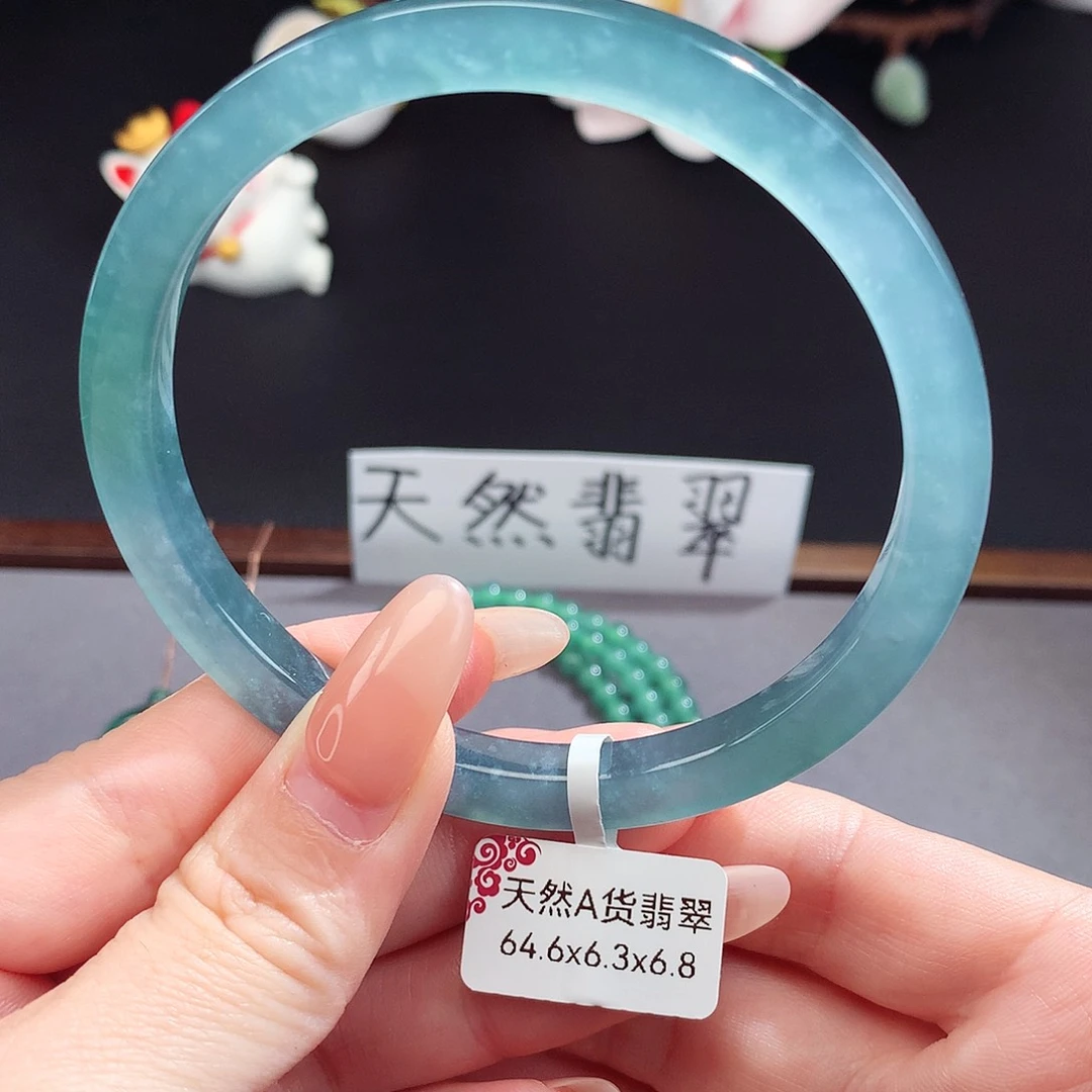 翡翠手镯（圆镯）未镶嵌不**力