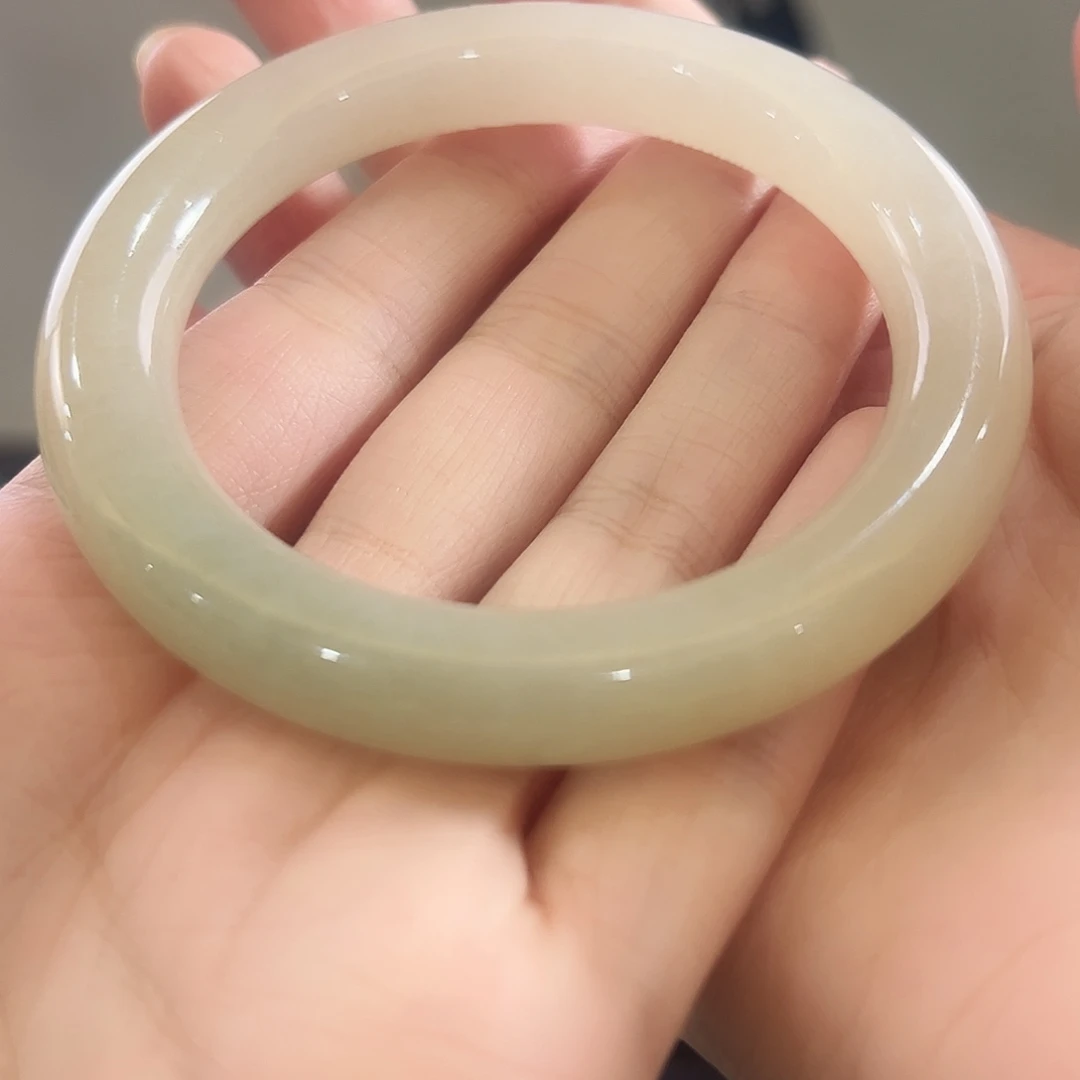 小***∽翡翠未镶嵌手镯56