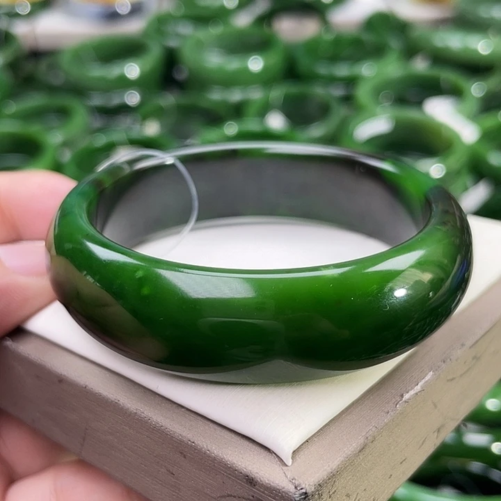 未镶嵌手镯和田玉（碧玉）