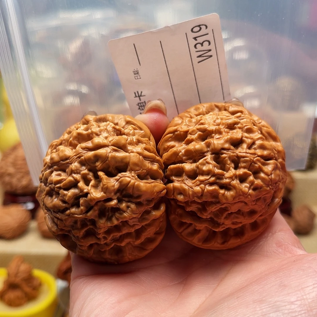 阡***！文玩核桃吊坠红蛇的故事是一个人的故事