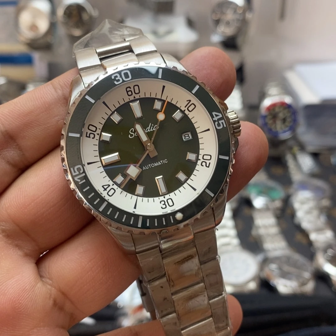 自动机械机芯锻造碳钢全自动机械手表一只