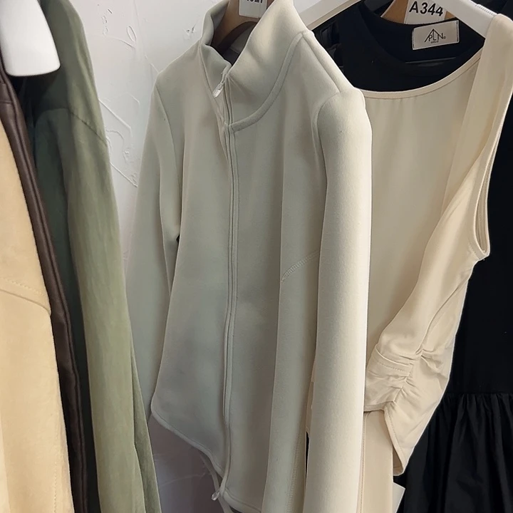 今天新款 很好穿的修身外套M