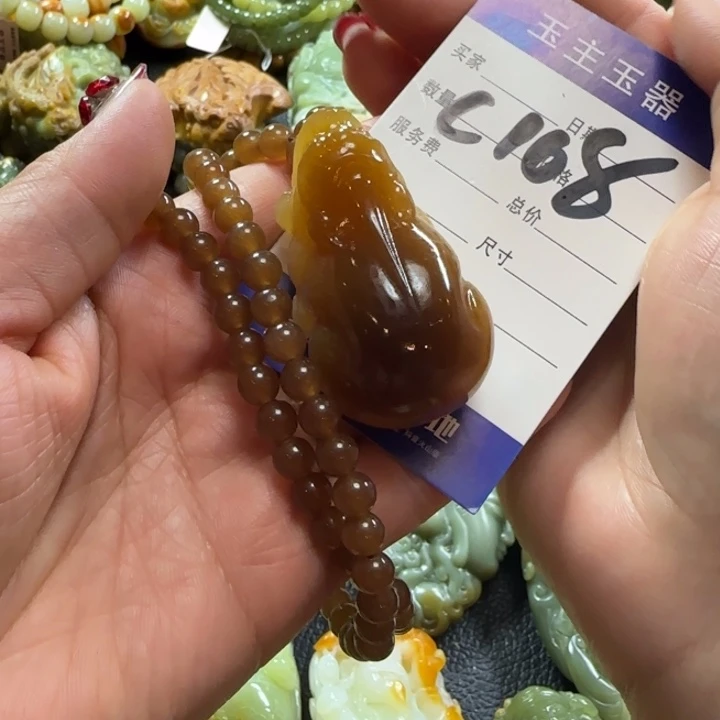 透闪石质玉挂件未镶嵌