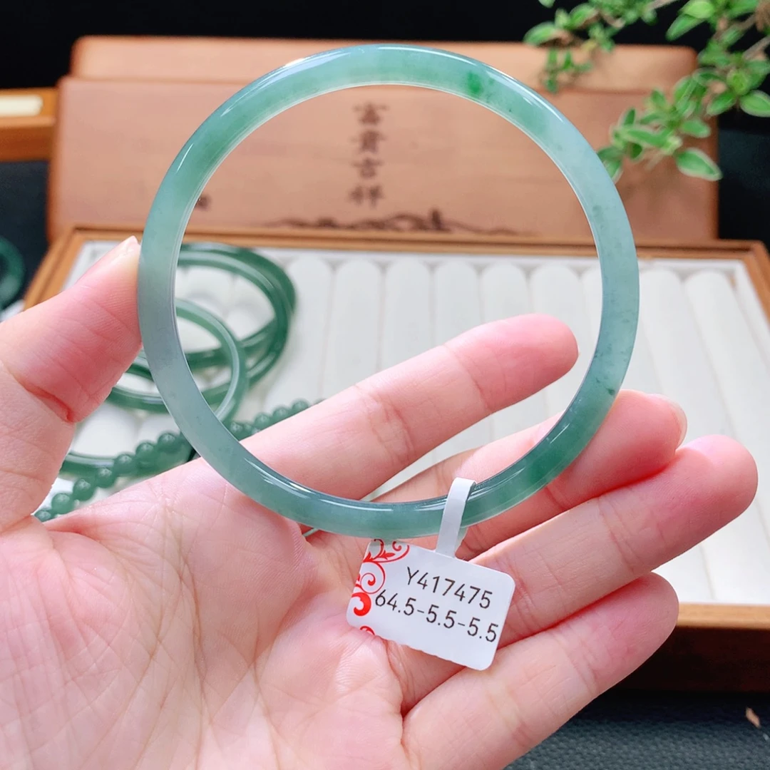 翡翠未镶嵌手镯（圆镯）