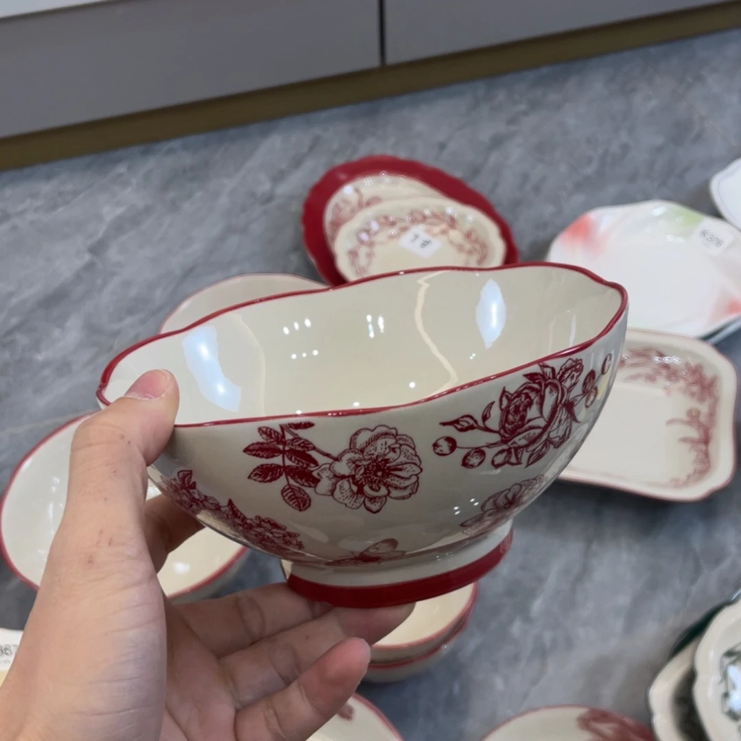 陶瓷微瑕餐具介意勿拍，满18飞！