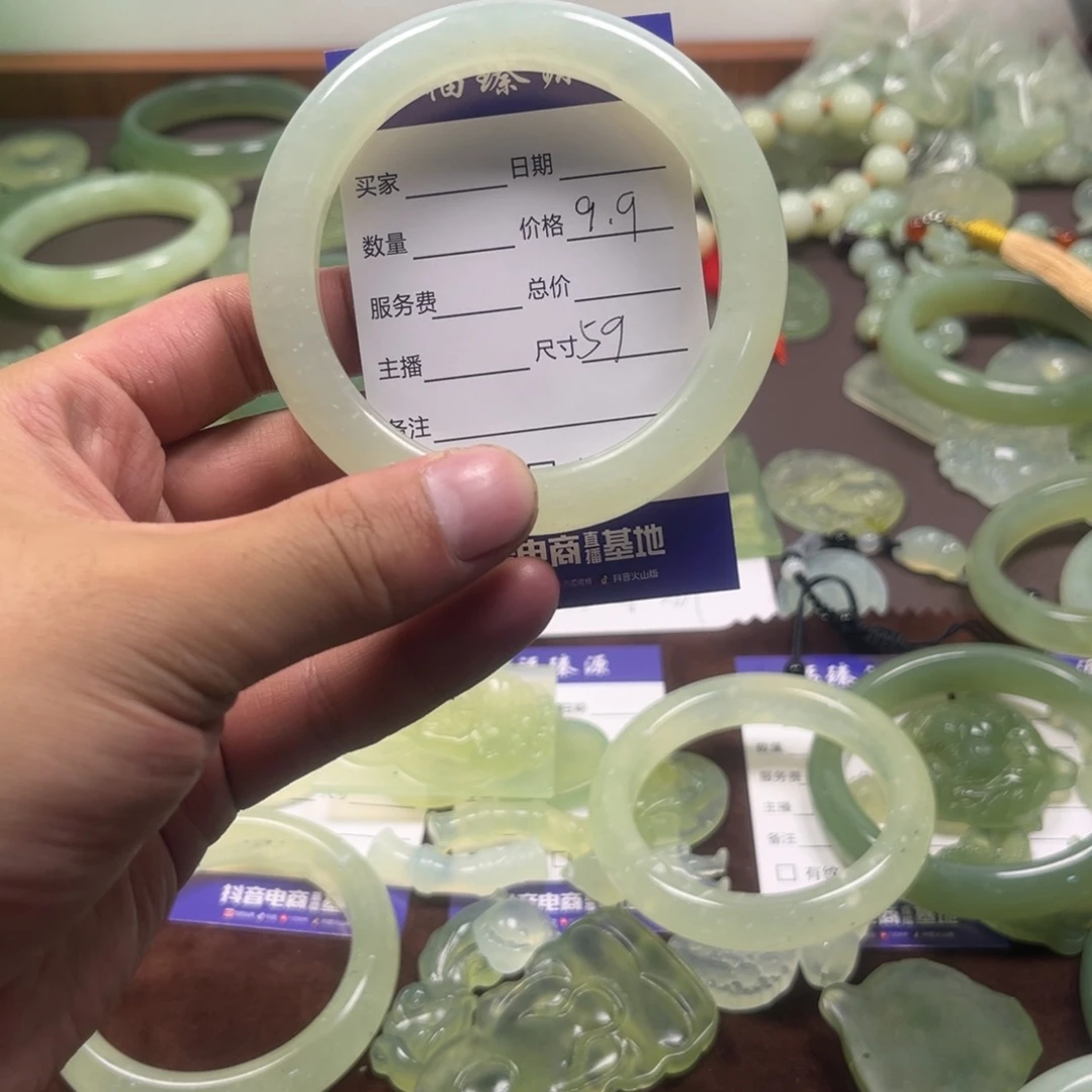 蛇纹石玉合金挂坠