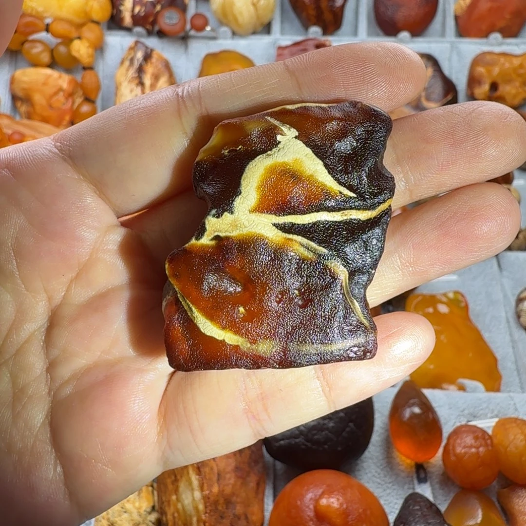 定制琥珀未镶嵌花蜡原石