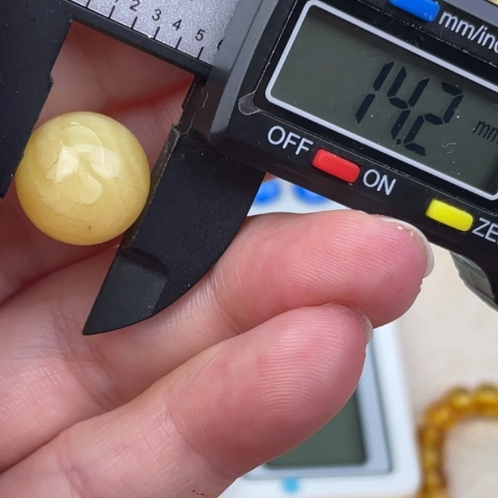 蜜蜡未镶嵌裸石微瑕409