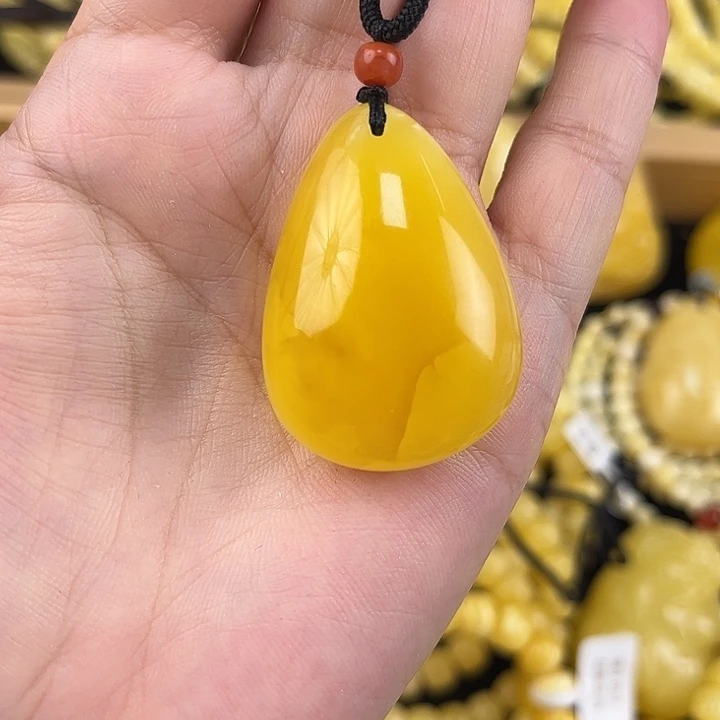 琥珀颈饰未镶嵌琥珀