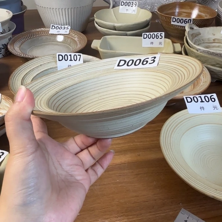 瓷063粗陶螺纹草帽碗