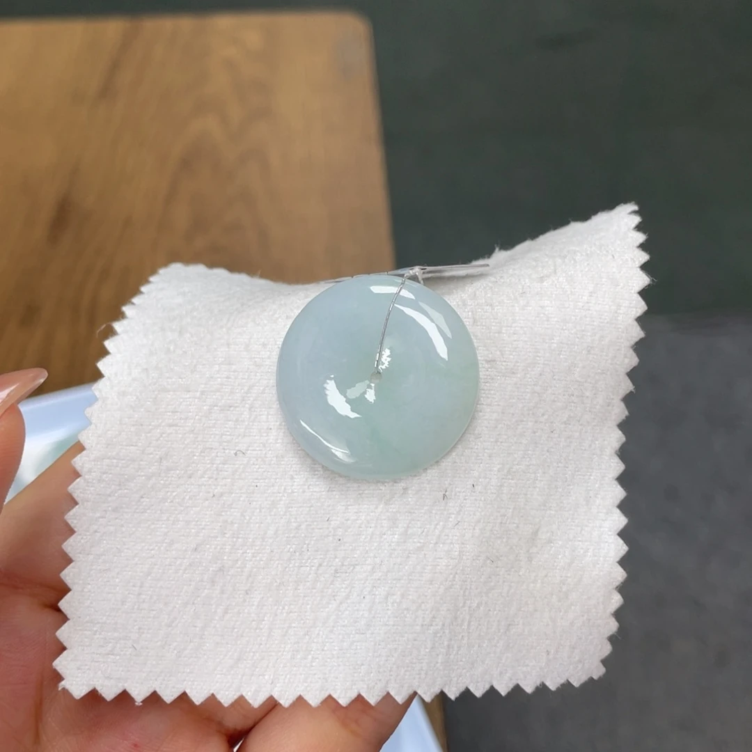 翡翠颈饰未镶嵌平安扣