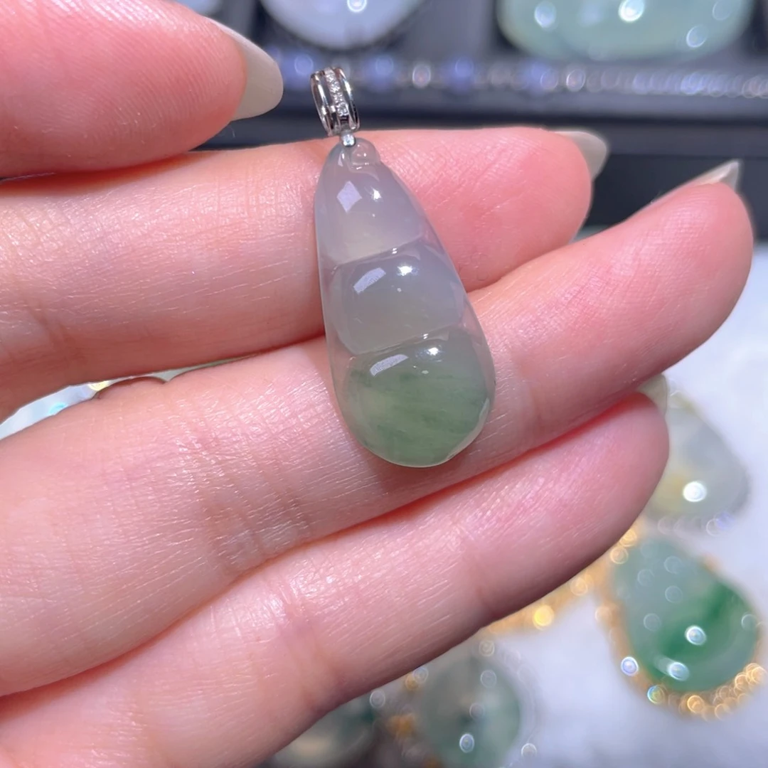 颈饰18K金镶嵌翡翠翡翠