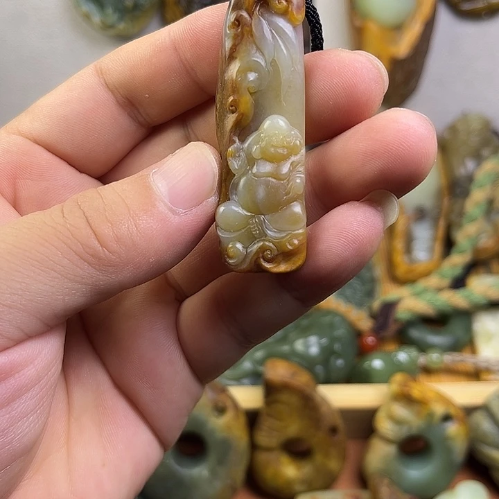 岫岩河磨玉(透闪石质玉)未镶嵌颈饰