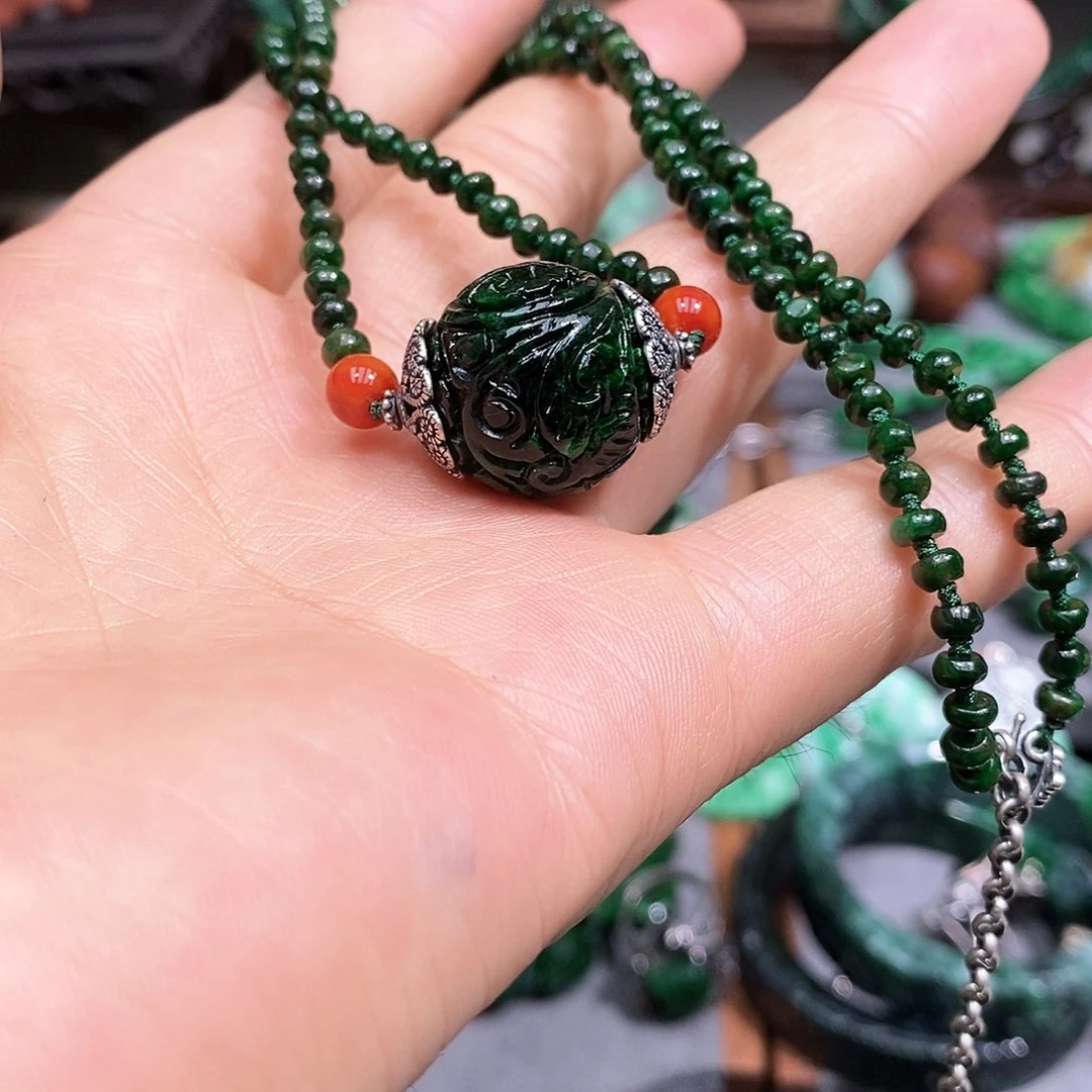 颈饰未镶嵌翡翠我**我漂亮美眉