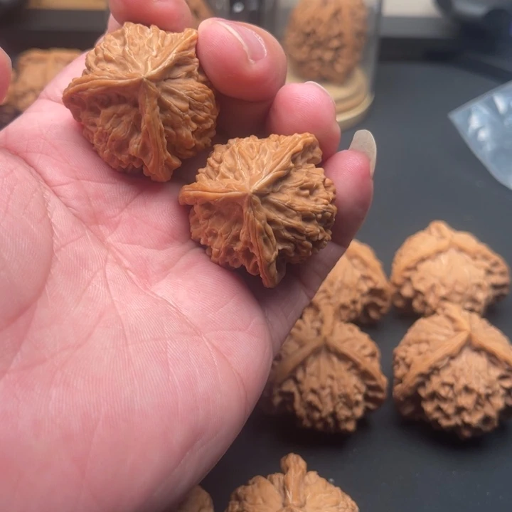 5***y把件文玩核桃三棱