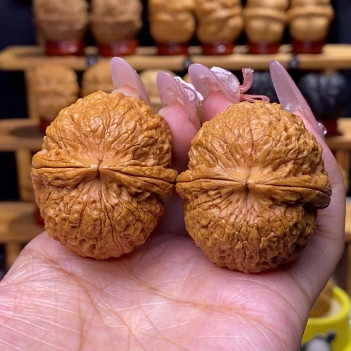 文玩核桃把件铁狮子37号42尺