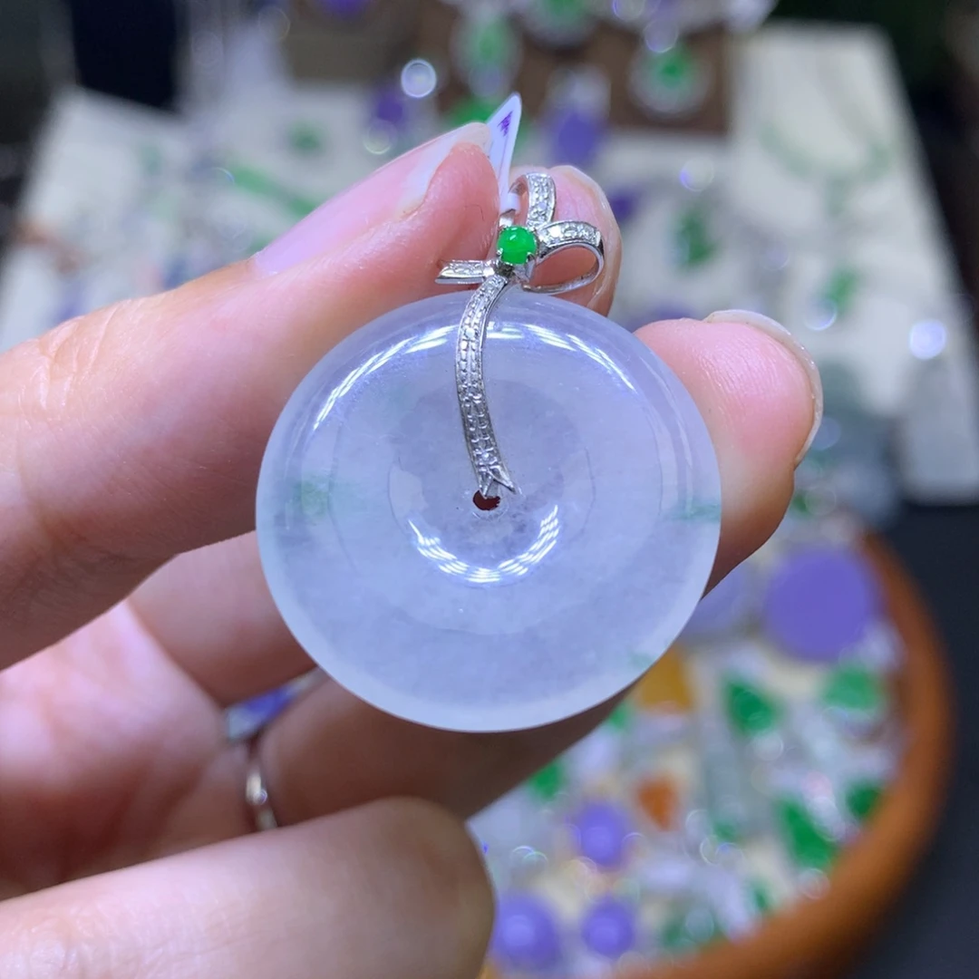 颈饰18K金镶嵌翡翠