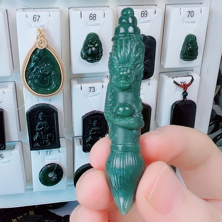 蛇纹石玉颈饰未镶嵌