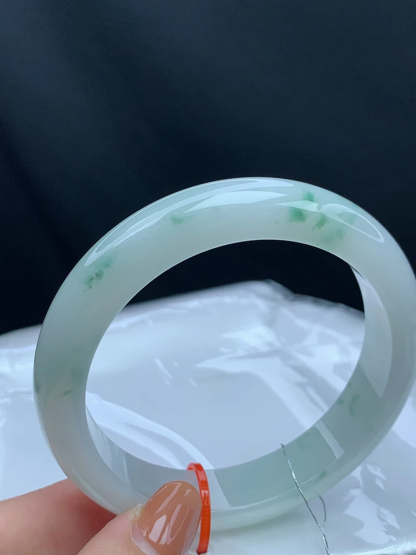 天然缅甸A货翡翠 56圈细糯飘绿花宽边手镯