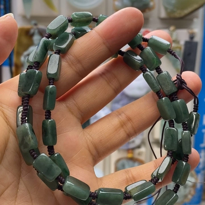 翡翠未镶嵌颈饰好