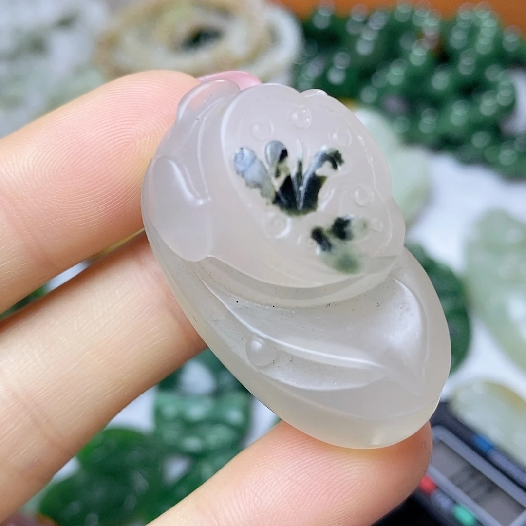 颈饰未镶嵌透闪石质玉