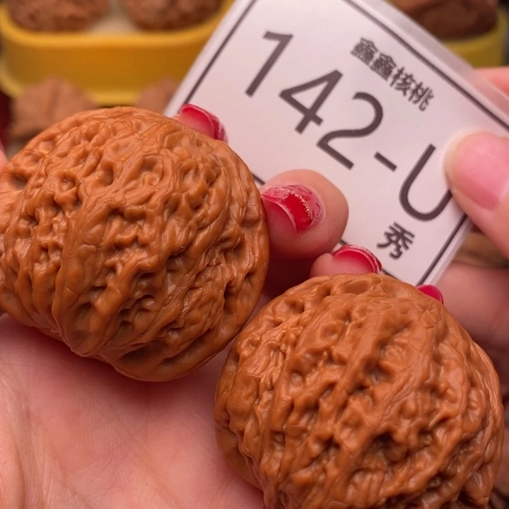 余***護桃核把件铁锤41……