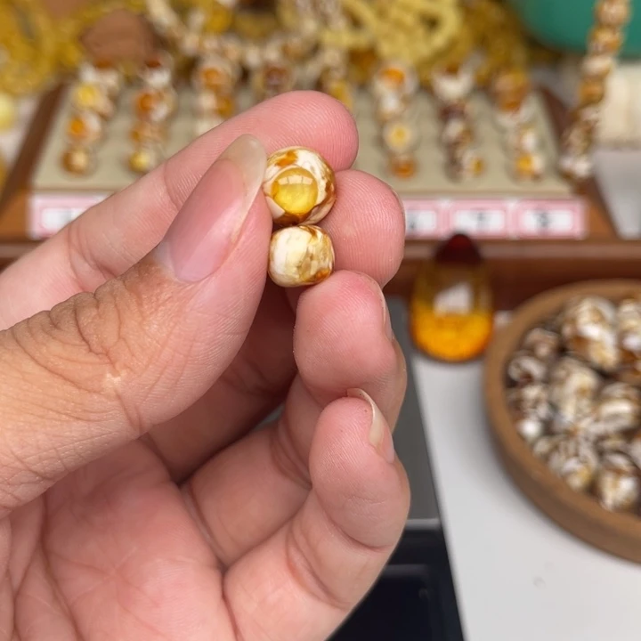 琥珀裸石未镶嵌但****人40号
