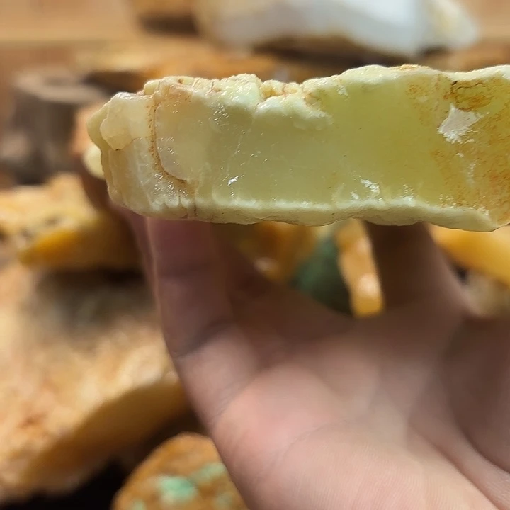 石英质玉（黄龙玉）合金天然原石奇石