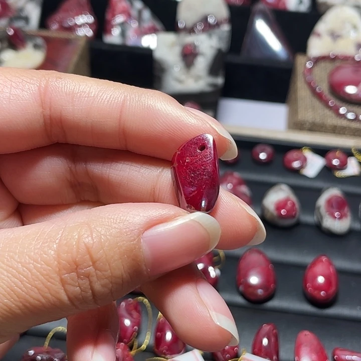 天然辰砂原矿吊坠6.3克