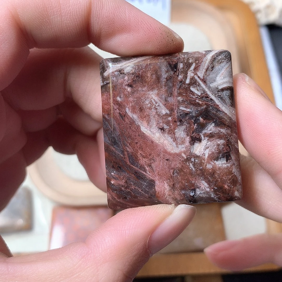 石英质玉颈饰未镶嵌赵**?