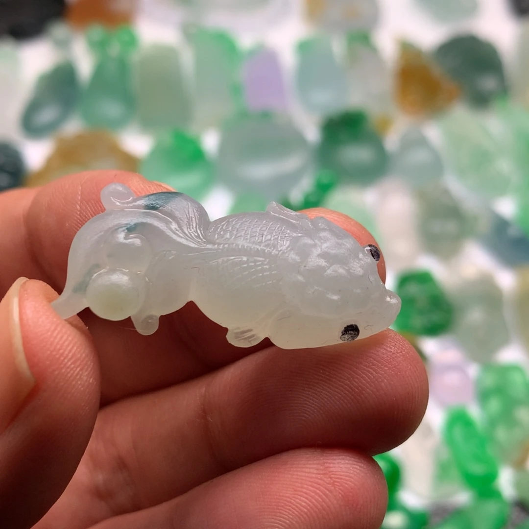 定制翡翠未镶嵌金鱼