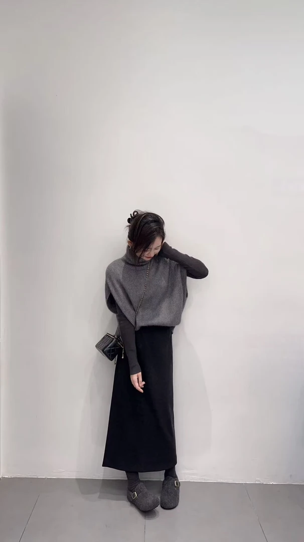 2025秋冬新款老钱风灰色高领针织马甲背心叠穿打底衫半身裙三件套