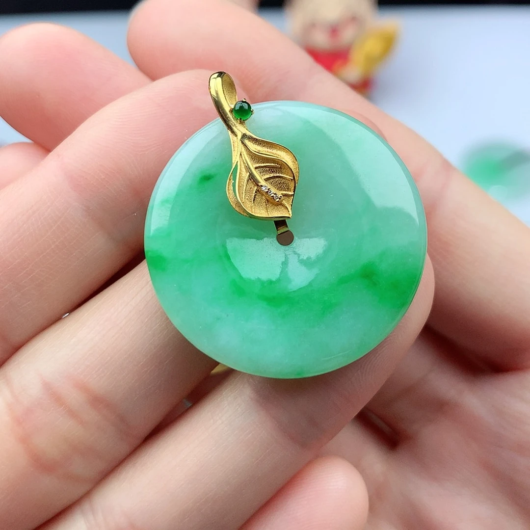 翡翠颈饰18K金镶嵌翡翠