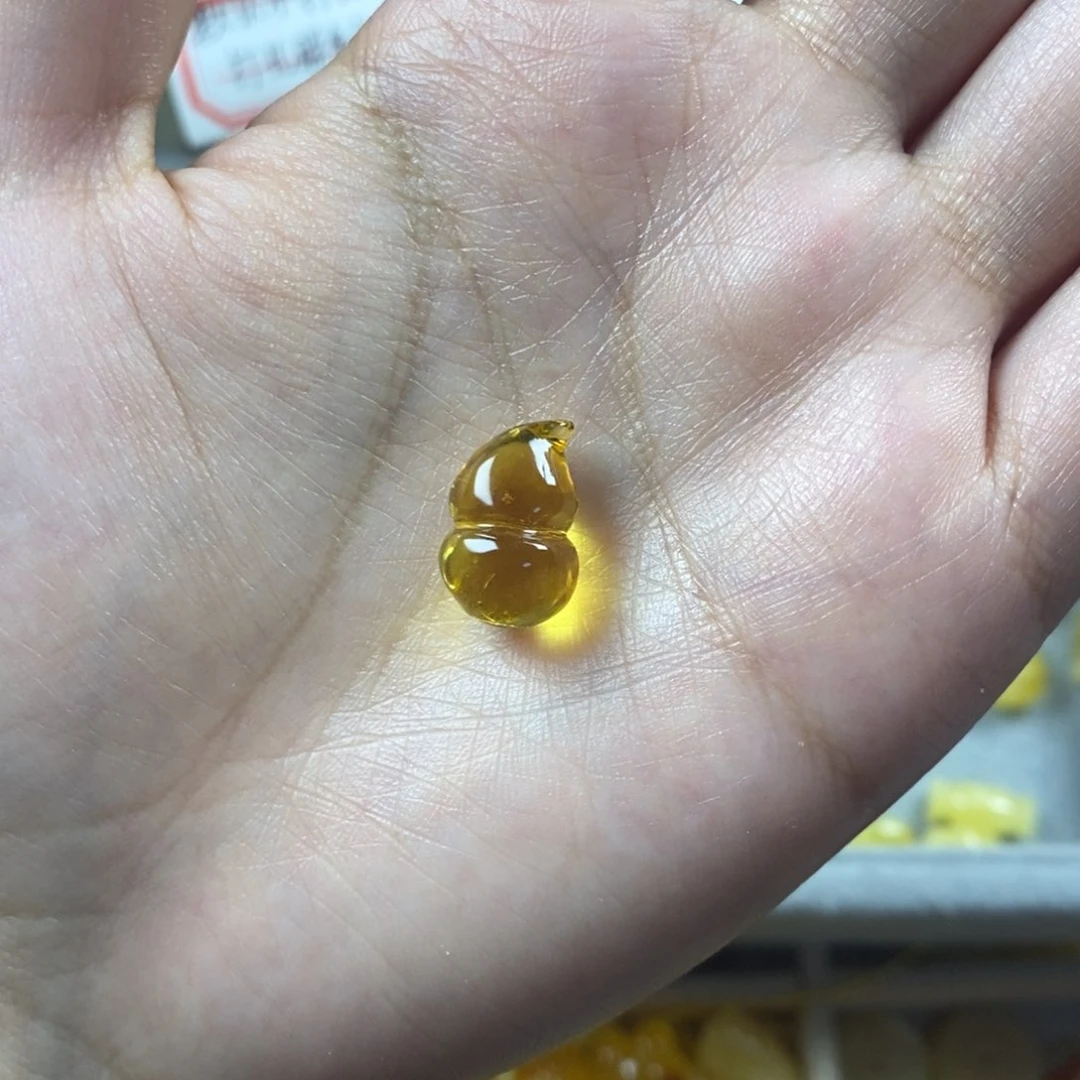 琥珀裸石未镶嵌小葫芦