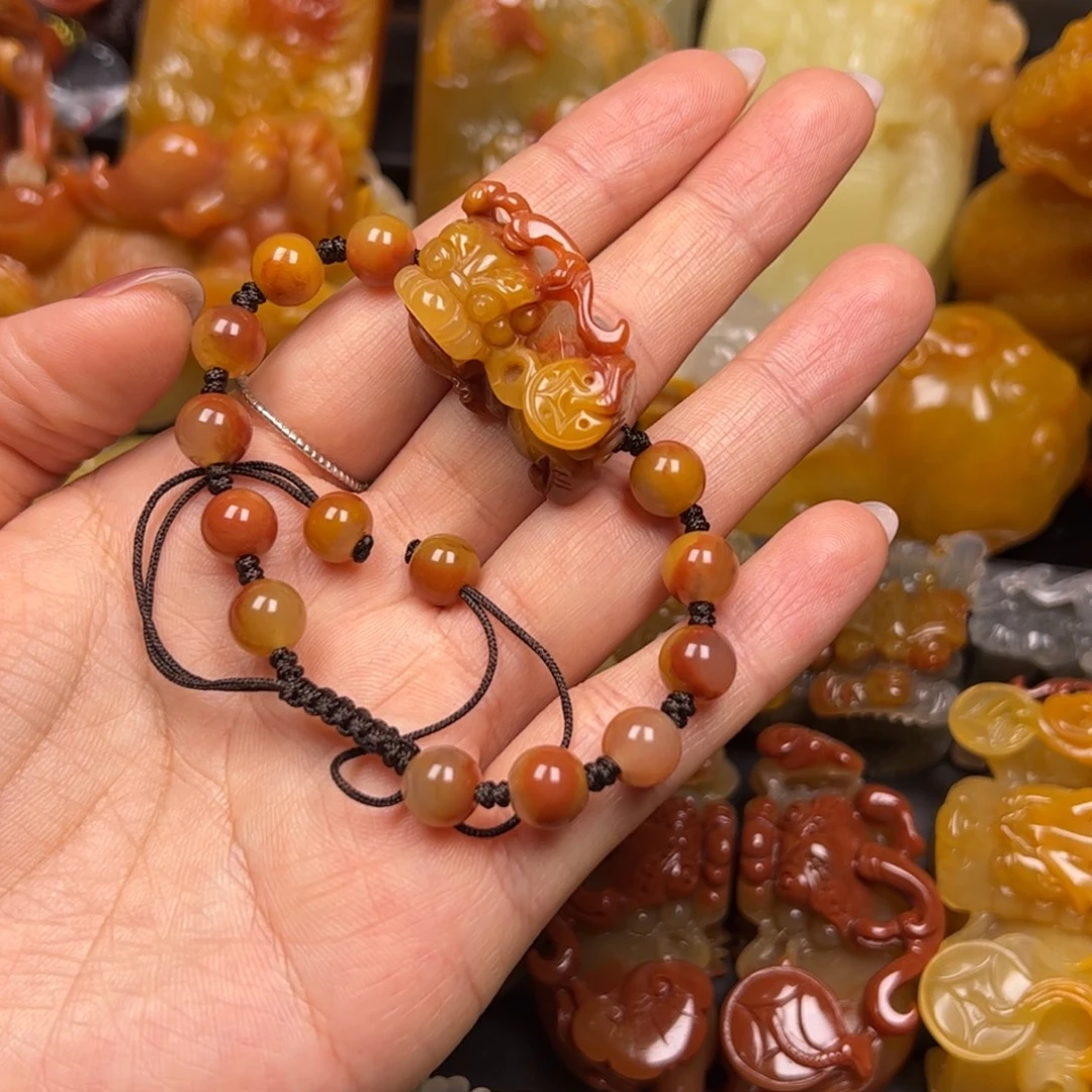 石英质玉（黄龙玉）未镶嵌颈饰