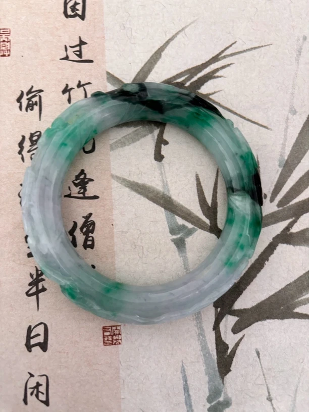 X830-五六加绿乌鸡胖圆雕花缅甸翡翠手镯