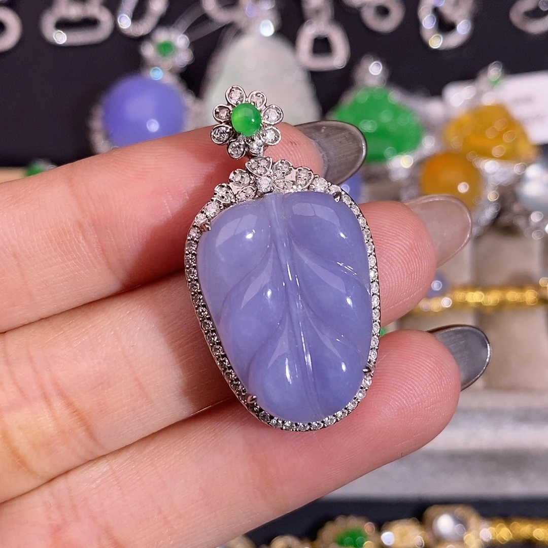 翡翠18K金镶嵌颈饰吊坠