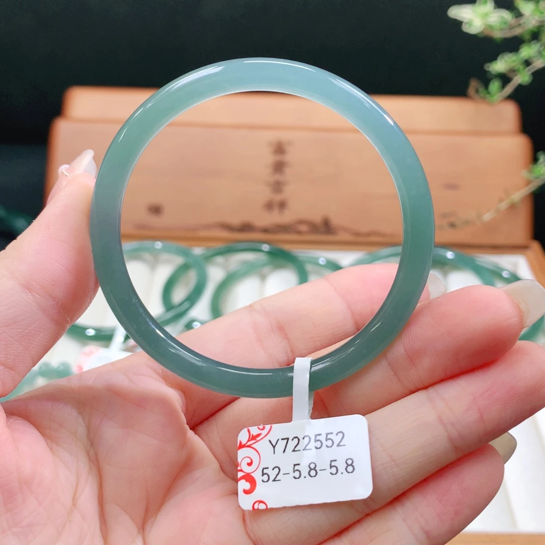 翡翠手镯未镶嵌天然