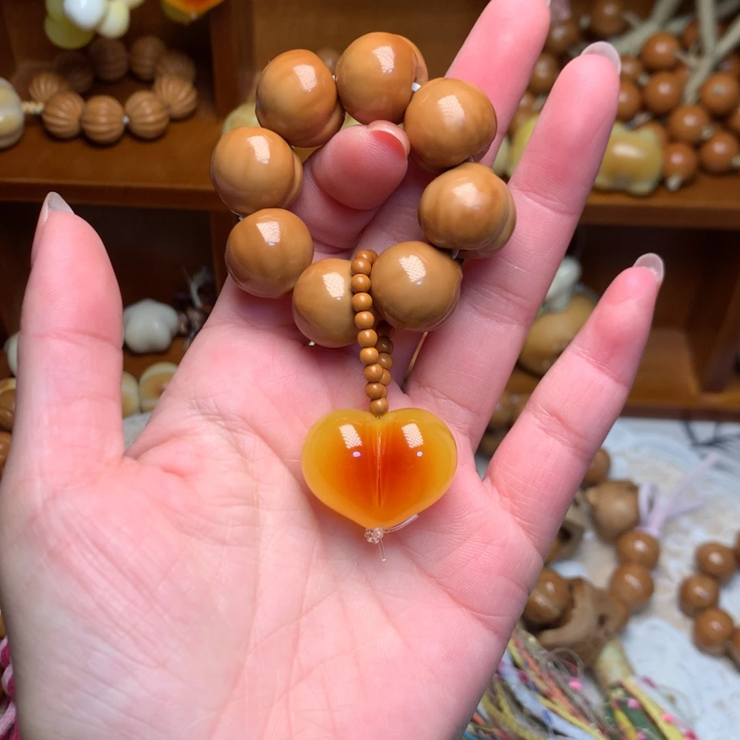 猴头核桃吊坠新款屁桃手捻爱心