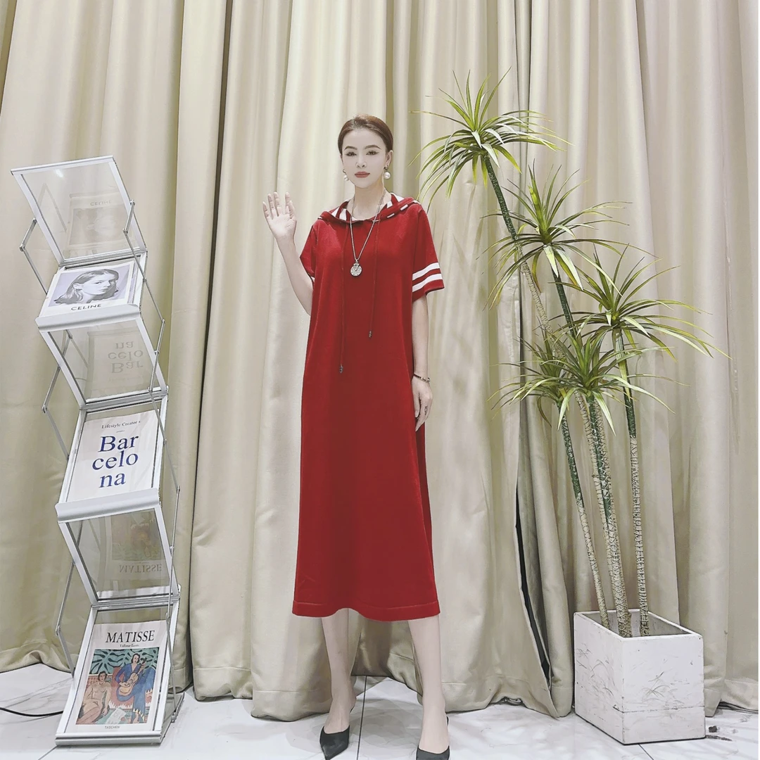 9240【春夏】红白条提花连帽轻奢长款时尚显瘦简约宽松连衣裙气质