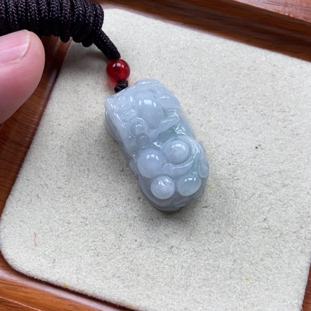 翡翠未镶嵌颈饰霸王