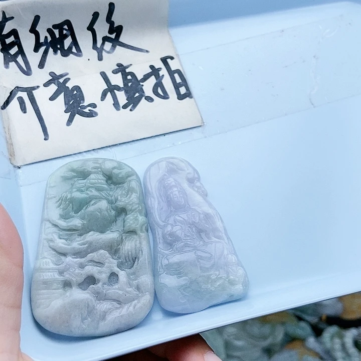 颈饰足铂镶嵌翡翠翡翠