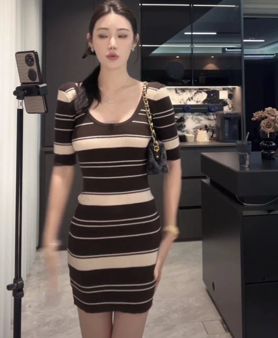 撞色修身显瘦针织连衣裙女夏季复古气质性感露背裙子紧身包臀短裙