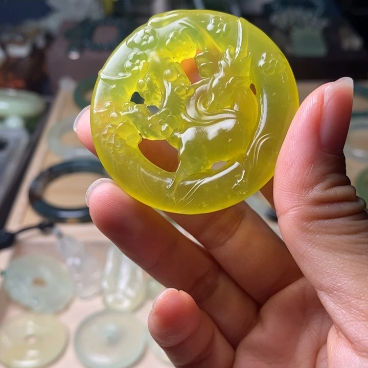 蛇纹石玉未镶嵌颈饰