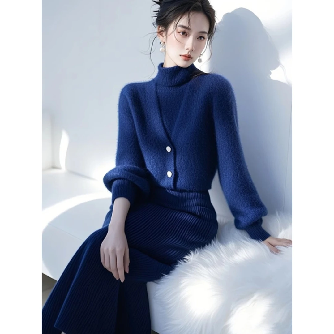 2024冬季新款高级名媛富家千金感穿搭小香风蓝色针织面料上衣