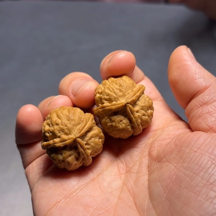 文玩核桃把件三棱8338