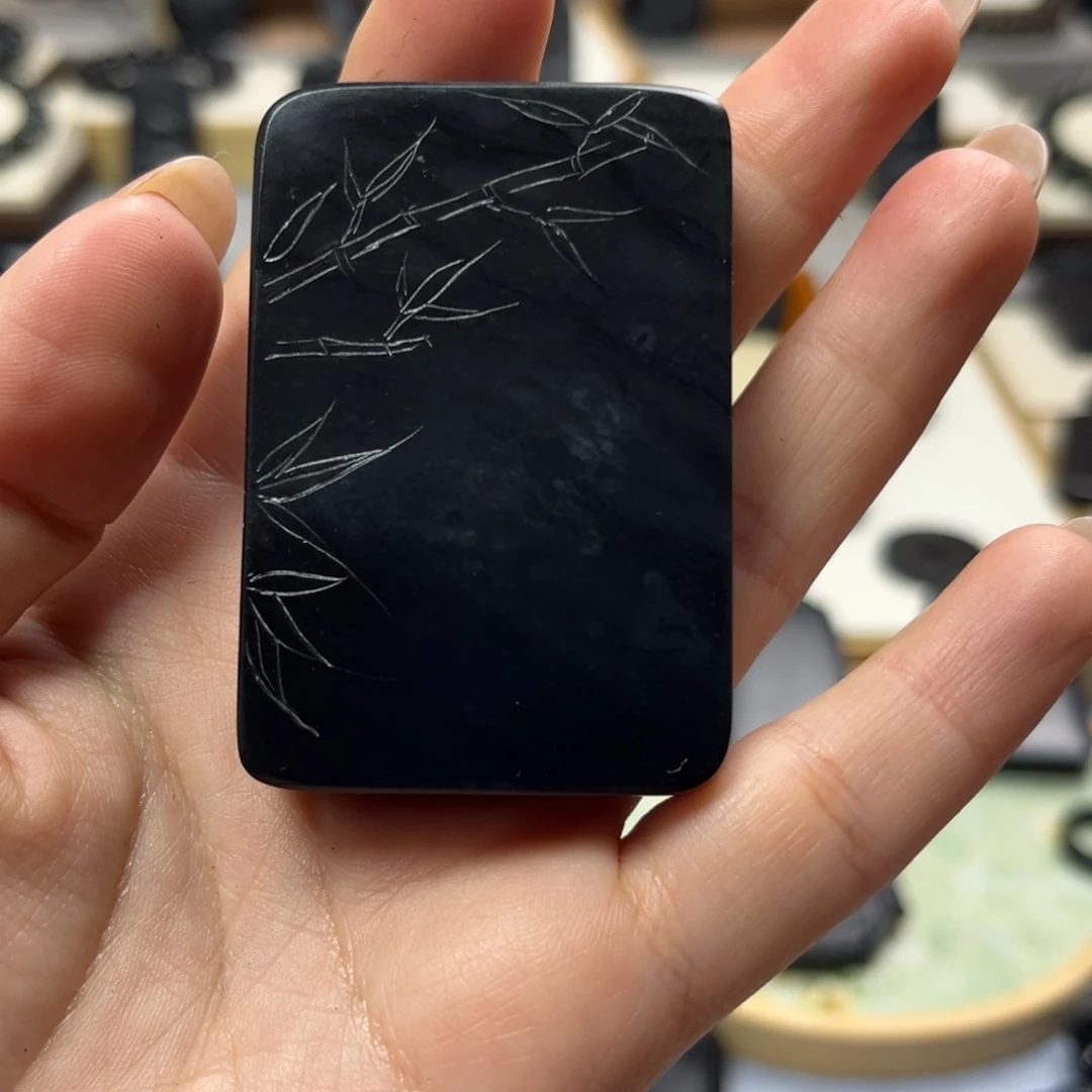 和田玉（墨玉）未镶嵌颈饰46意境