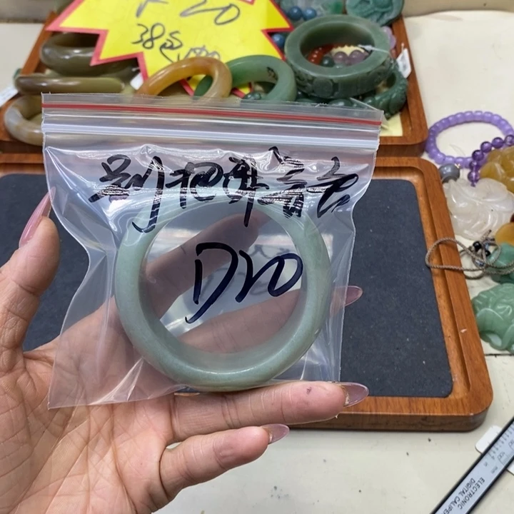 未镶嵌手镯石英质玉别****了